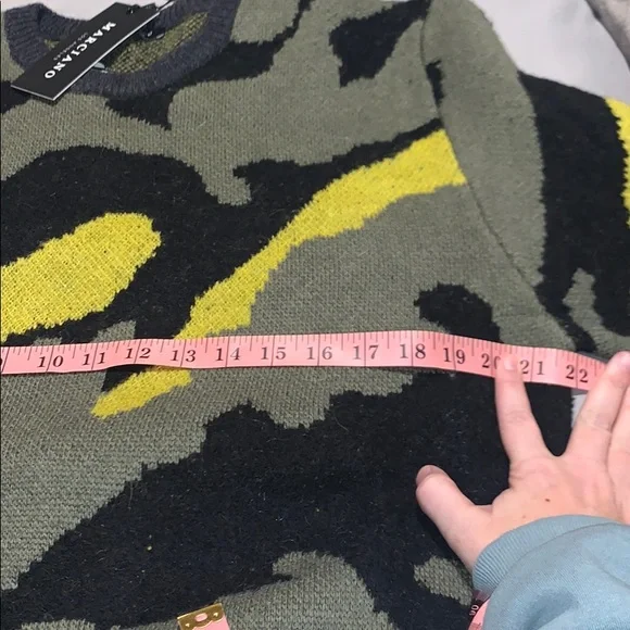 Nwt! Camo sweater - Picture 2 of 3